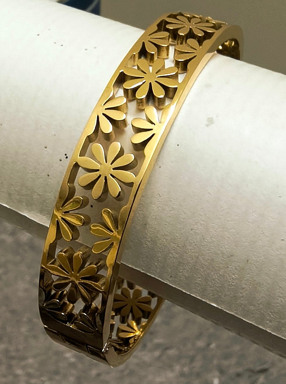 Golden-Plated Floral Design Openable Kada