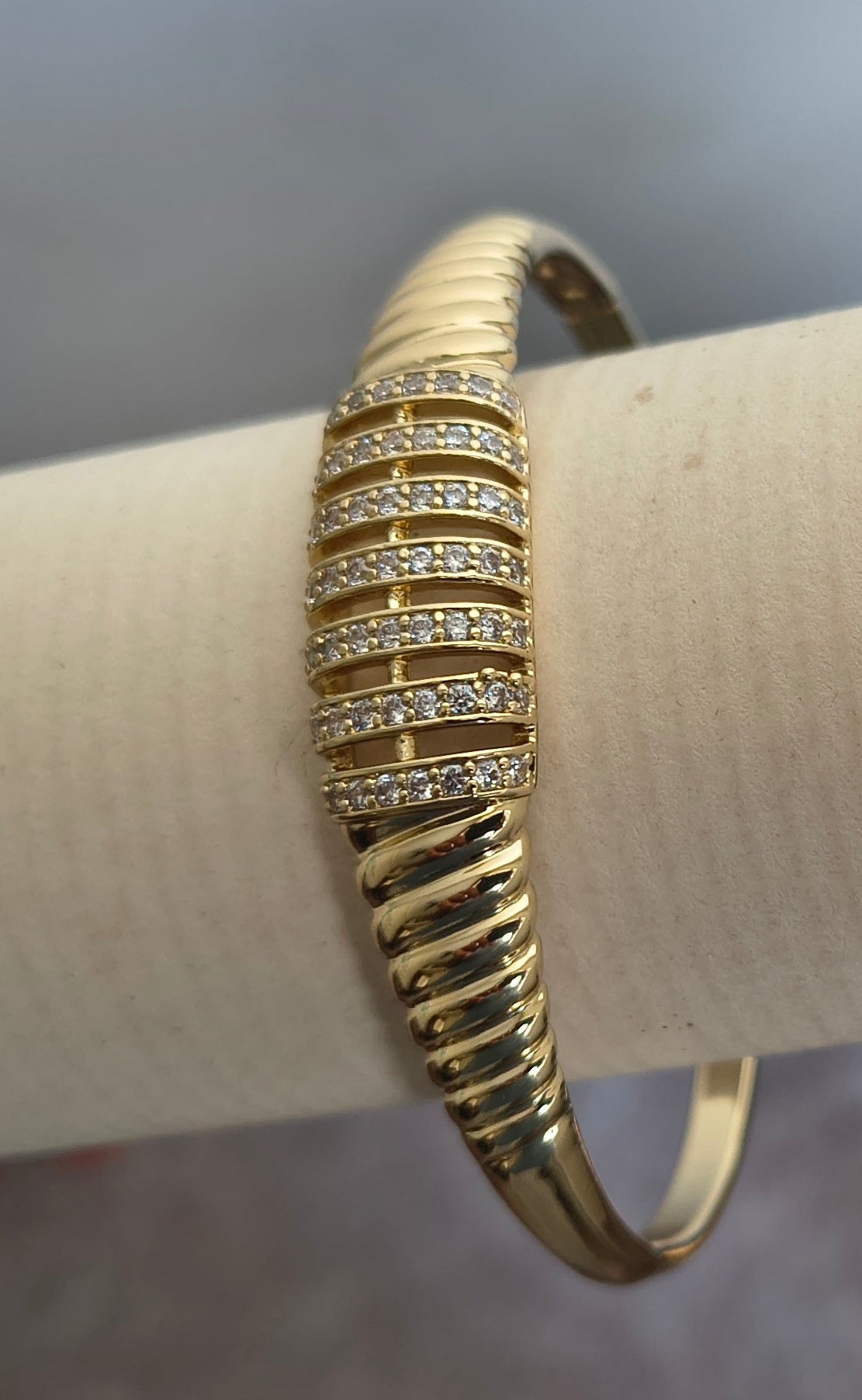 Golden Plated - Rib striped Openable Bracelet