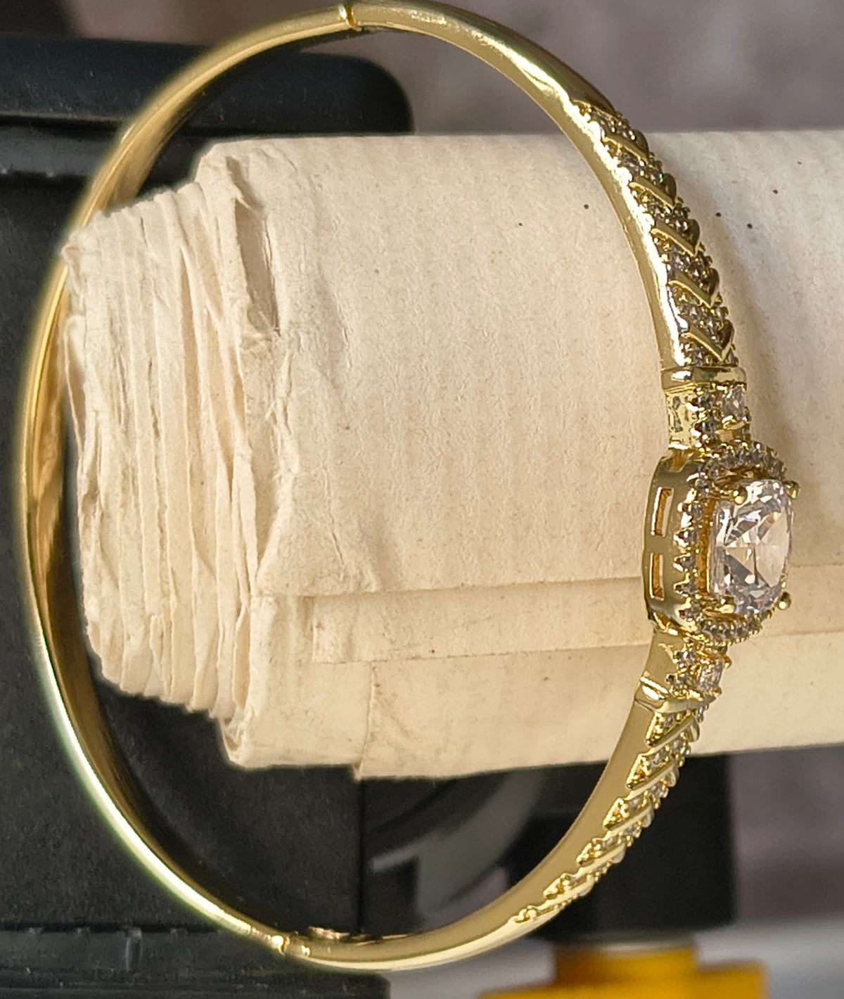 Golden plated-White Center Stone Openable Bracelet