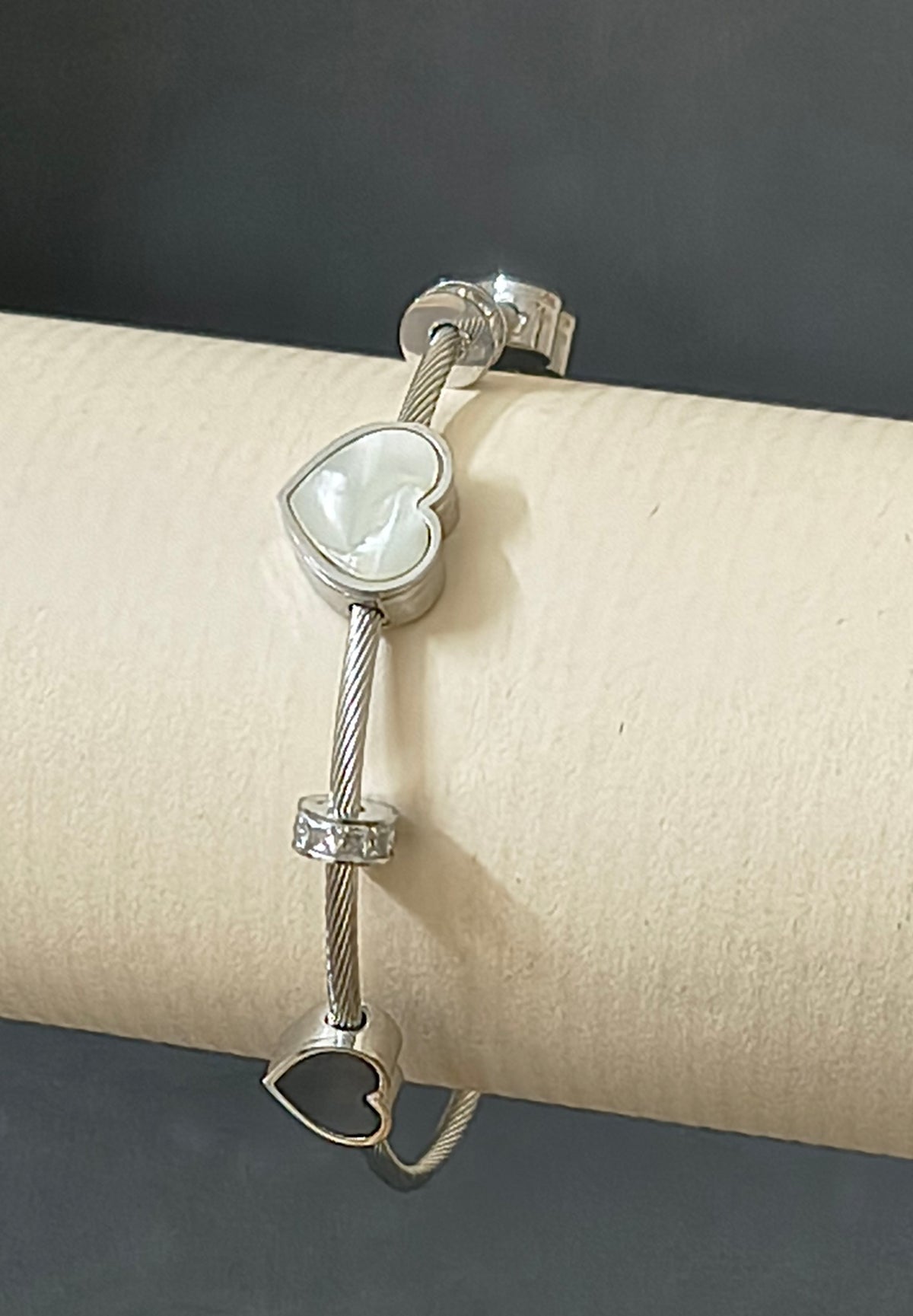 Silver Plated with Enamel Heart Openable magnetic Bracelet