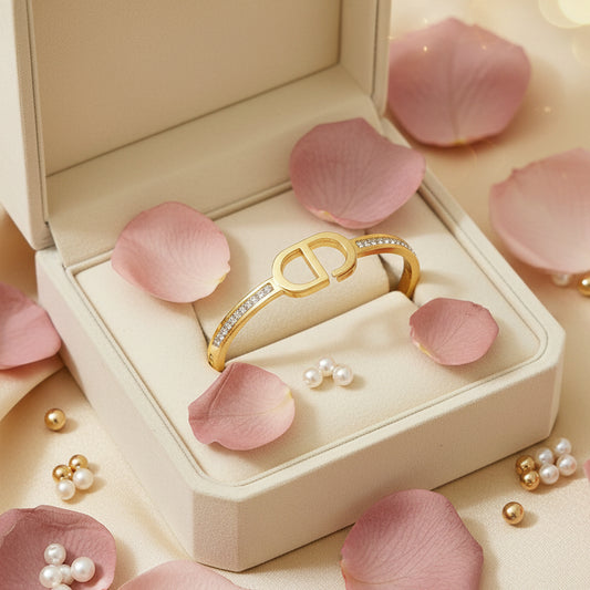 Golden Plate G Shape Openable Bracelet