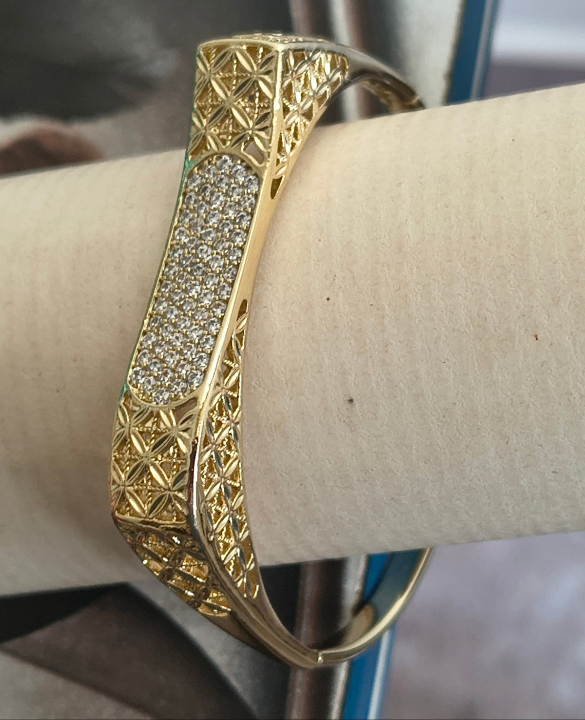 Golden Plated Bridge design with Floral Patterns Openable Bracelet