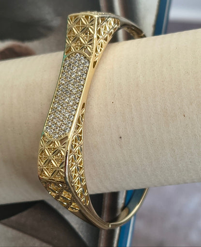 Golden Plated Bridge design with Floral Patterns Openable Bracelet