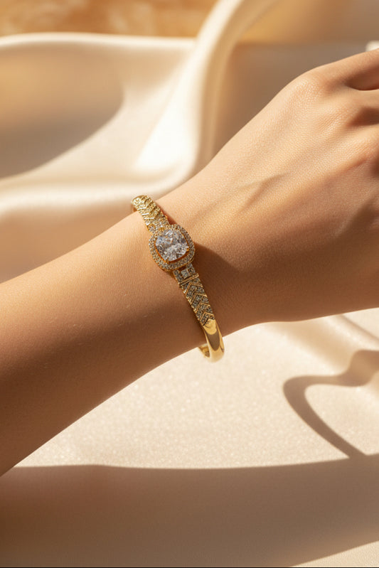 Golden plated-White Center Stone Openable Bracelet