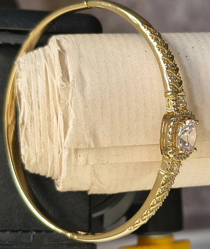 Golden plated-White Center Stone Openable Bracelet