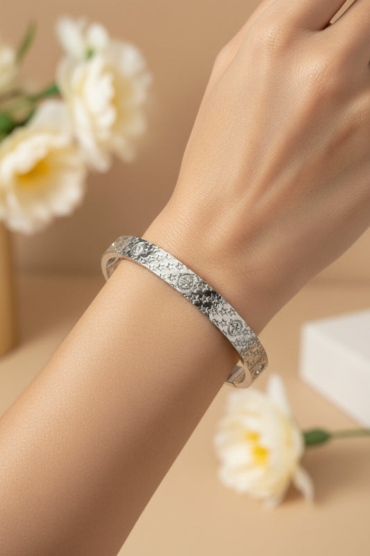Silver Plated with Star design Openable Bracelet