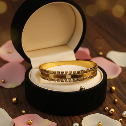 Golden-Plated Openable Bracelet with Geometric Cuts on the boarders