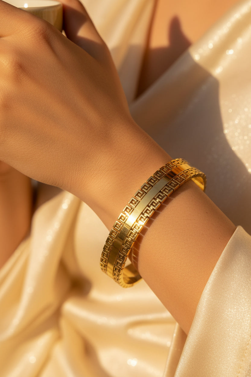 Golden-Plated Openable Bracelet with Geometric Cuts on the boarders