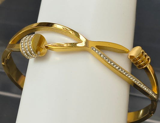 Golden Plated Geometric infinity Openable Bracelet