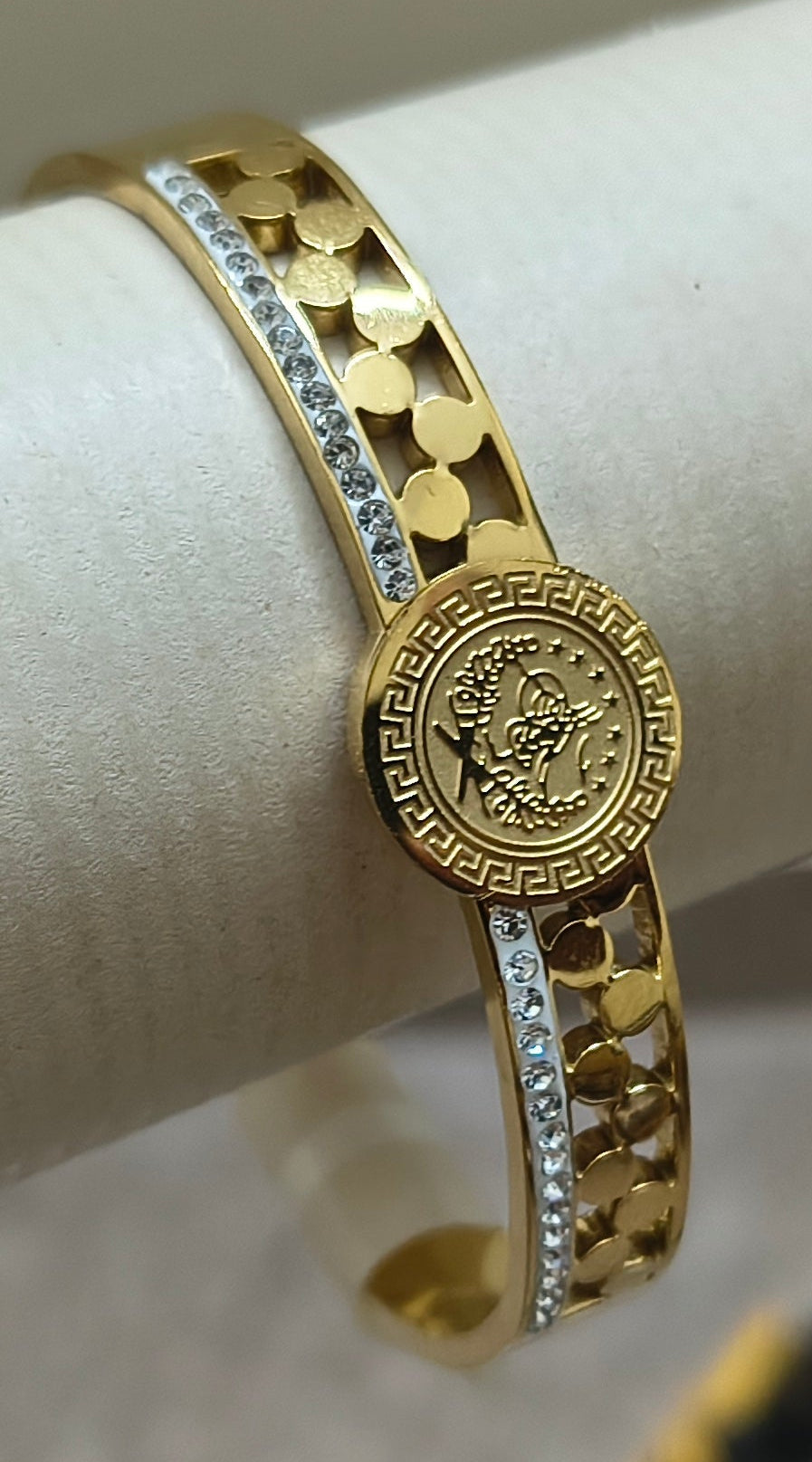 Golden Plated Textured Circle Openable Bracelet