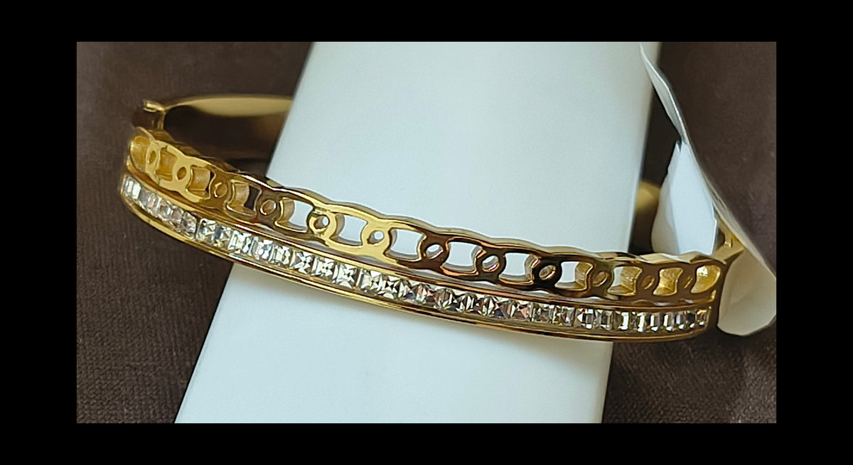 Golden-plated Channel of Stones & Oval Link Openable Bracelet