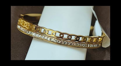 Golden-plated Channel of Stones & Oval Link Openable Bracelet