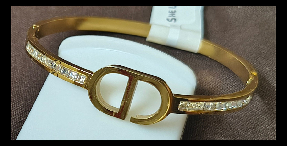 Golden Plate G Shape Openable Bracelet
