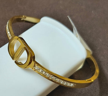 Golden Plate G Shape Openable Bracelet