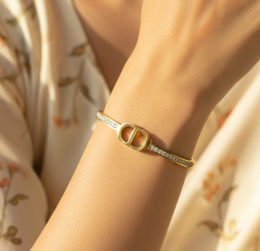 Golden Plate G Shape Openable Bracelet