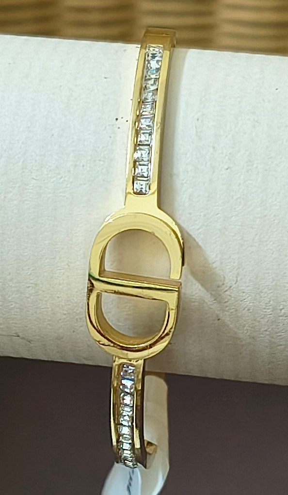 Golden Plate G Shape Openable Bracelet