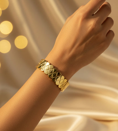 Golden Plated Rain Drop Design Openable Bracelet